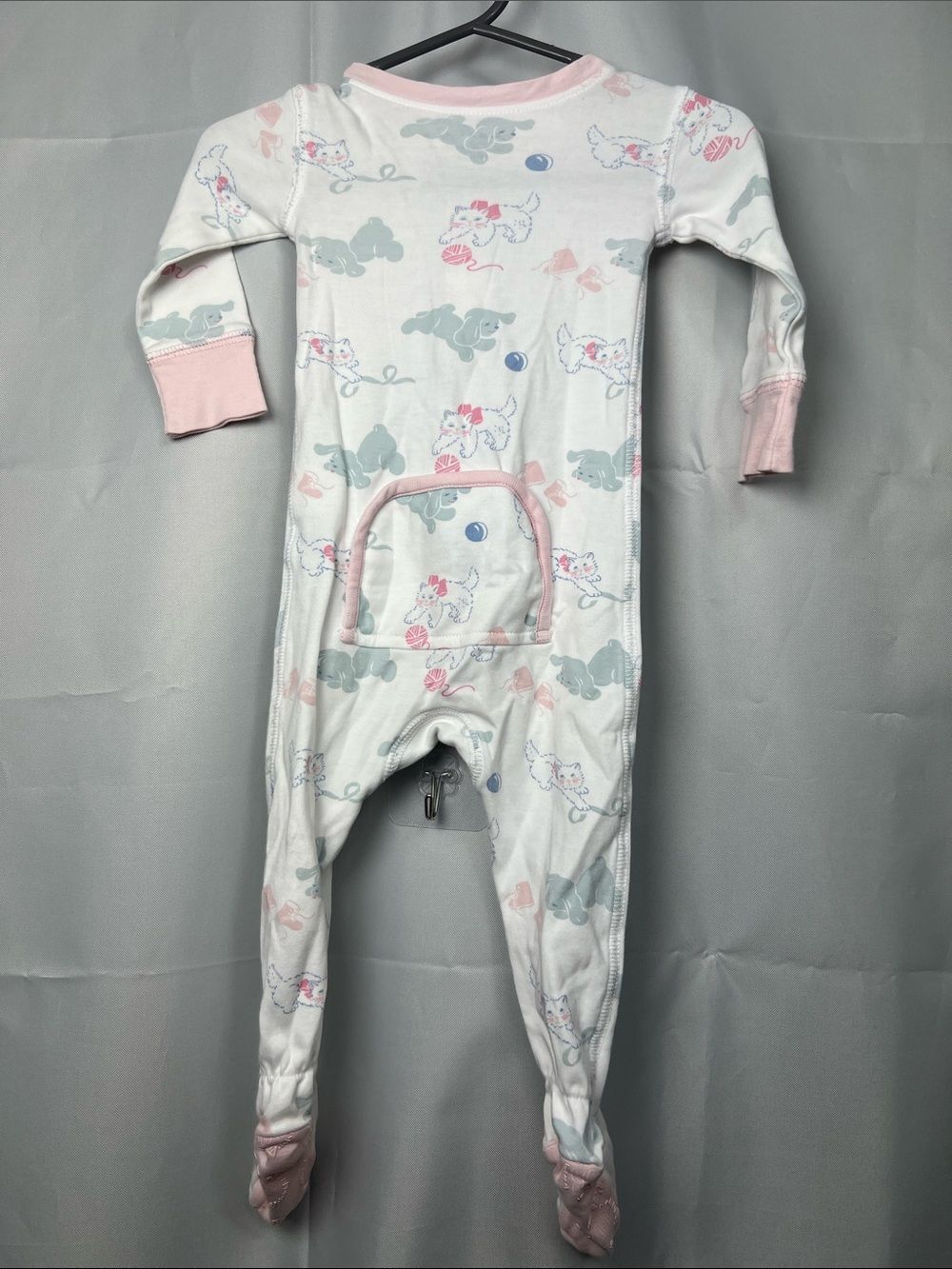 The Beaufort Bonnet Company Noelle's Night Night zippie puppy and kitten print - Picture 8 of 13